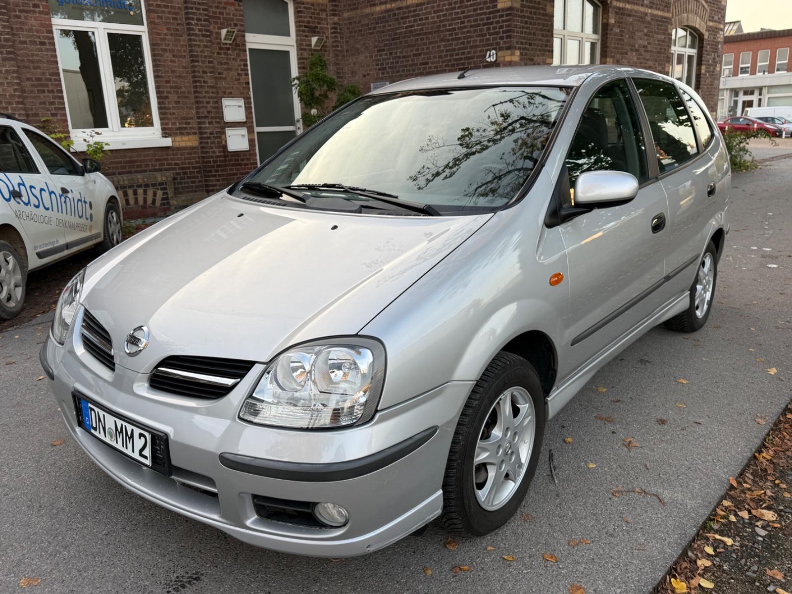 Nissan Almera 2004 — rear view