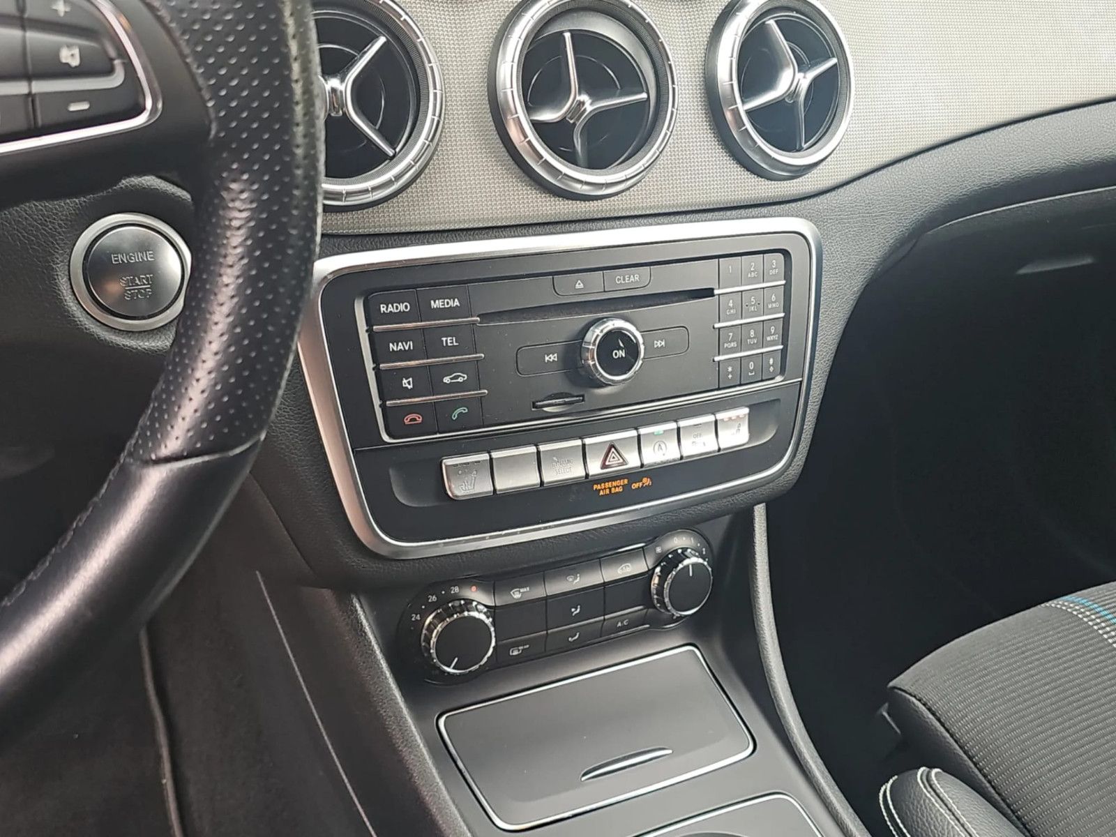 Mercedes-Benz CLA 200-Urban-RFK-Business-Navi-CarPlay-LED-ACC foto 9