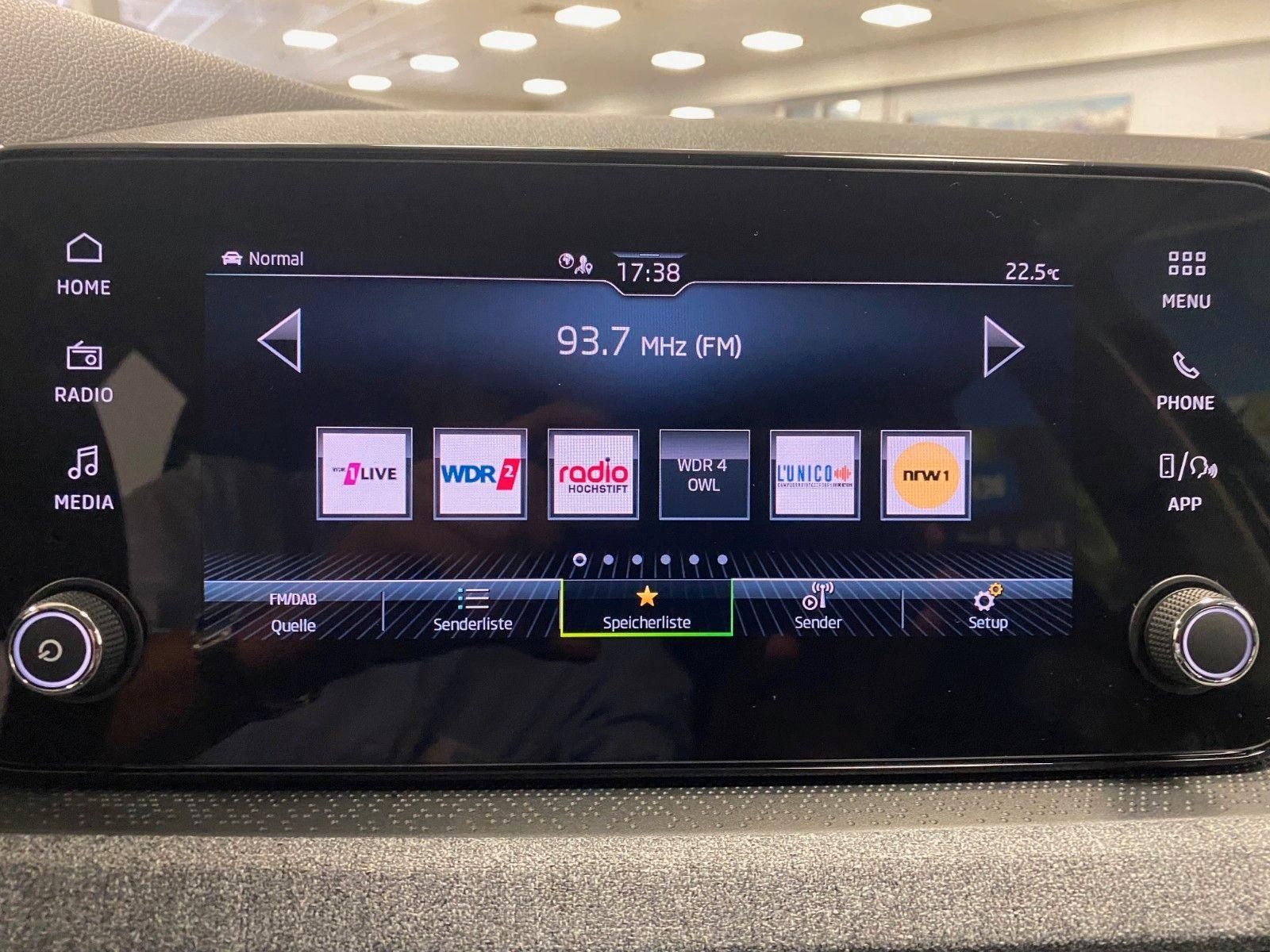 Fahrzeugabbildung SKODA Kamiq 1.0 TSI DSG Selection+KAMERA+PDC+16"Alu+BC