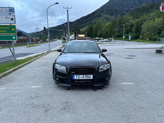 Audi RS4 4.2 quattro Avant -