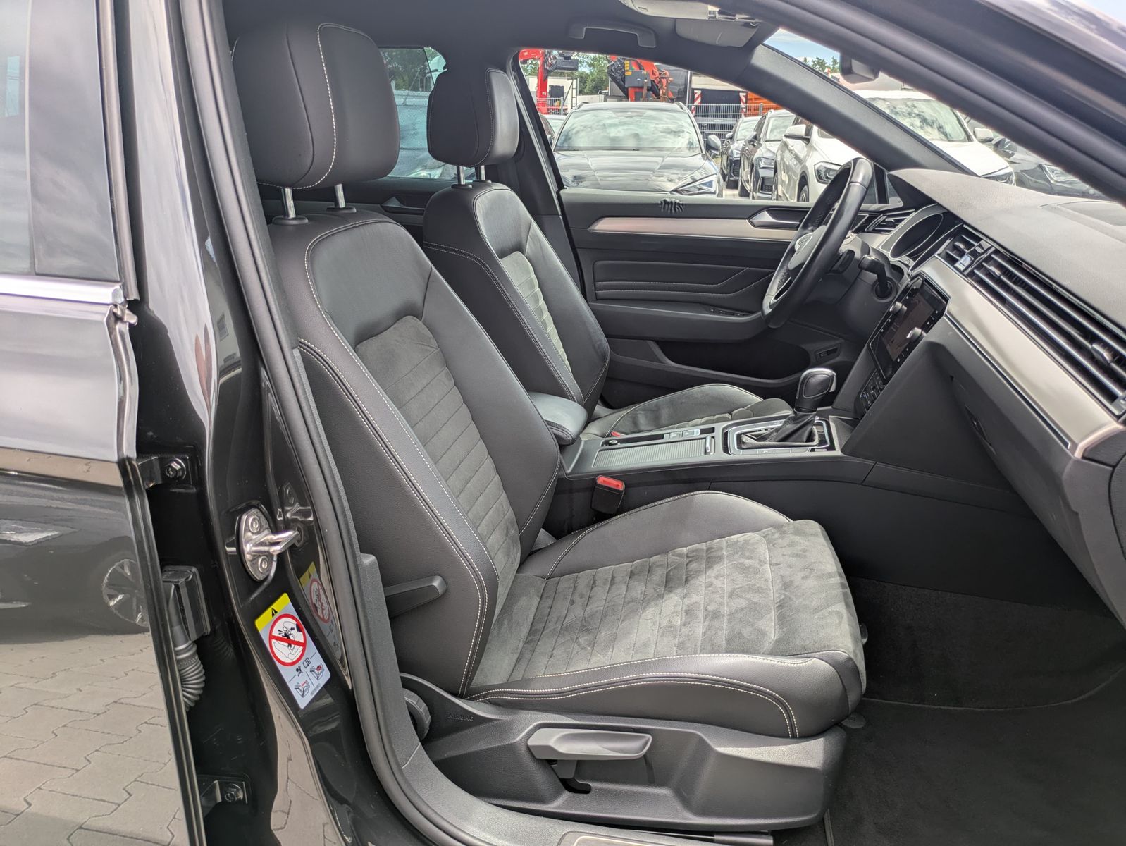 Fahrzeugabbildung Volkswagen Passat 2.0 TDI Elegance AHK*ACC*MATRIX*MASSAGE