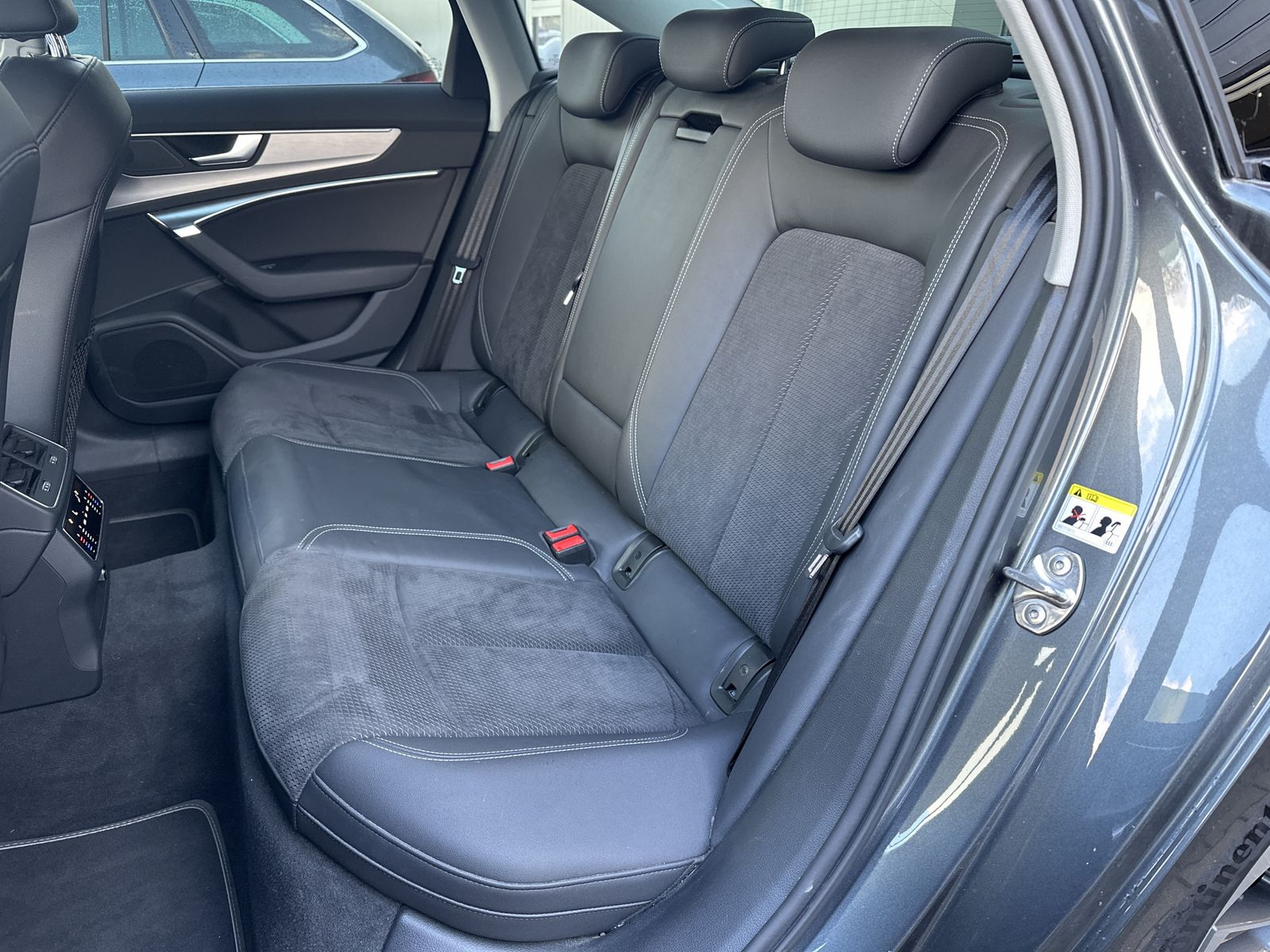 Fahrzeugabbildung Audi A6 55 TFSI e Quattro S-Line NAV+MATRIX+AHK+PANO