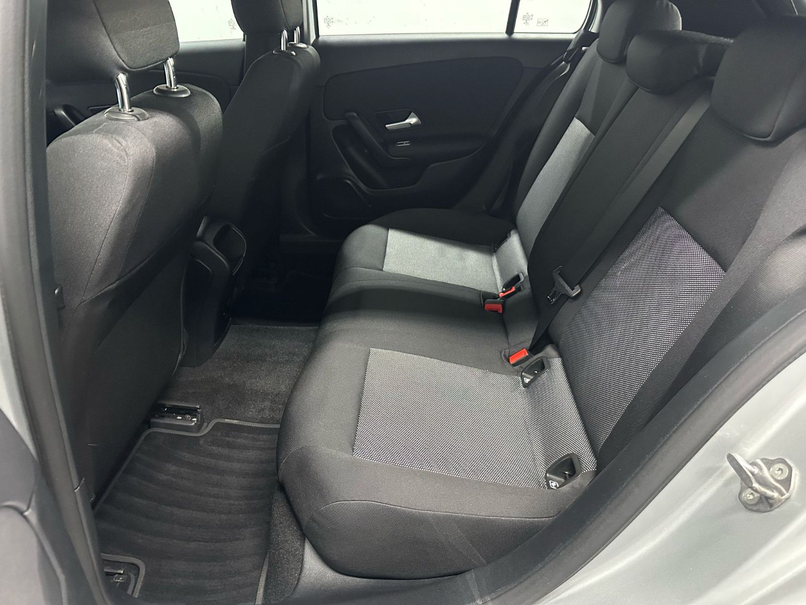 Fahrzeugabbildung Mercedes-Benz A 200 d DCT *DISTRO*AHK*LED*NAVI*BUSINESS*SH