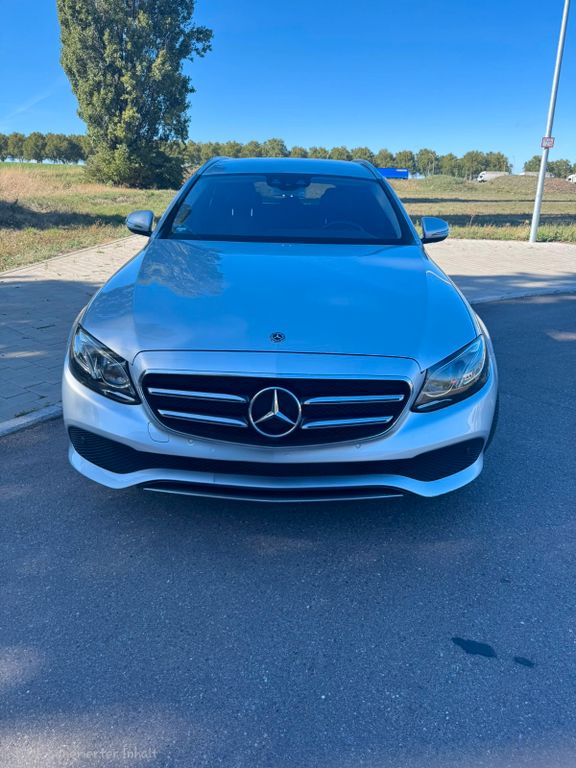 Image of Mercedes-Benz E 220