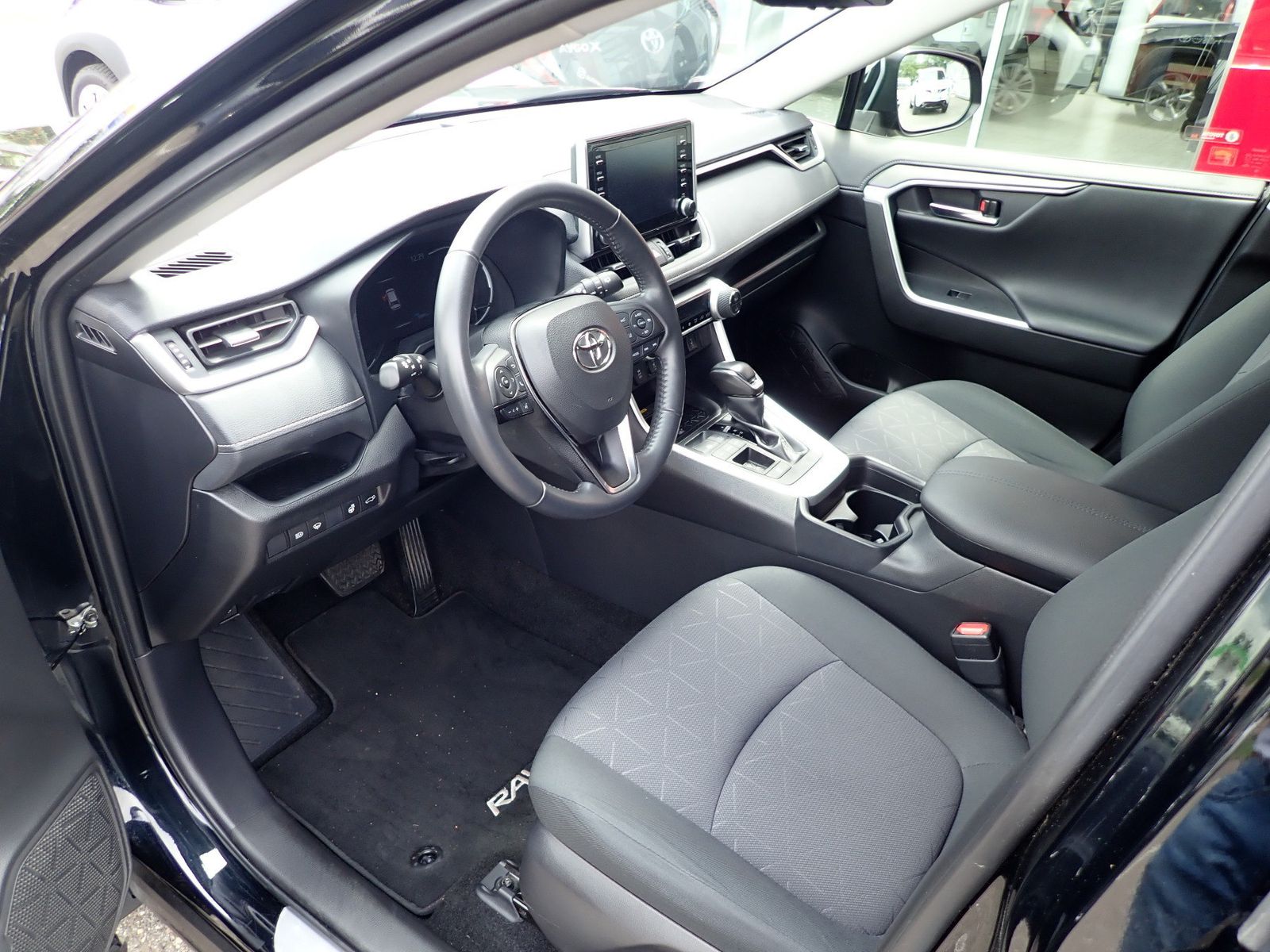 Fahrzeugabbildung Toyota RAV 4 Hybrid 4x2 Team Deutschland/NAVI/WKR/SH