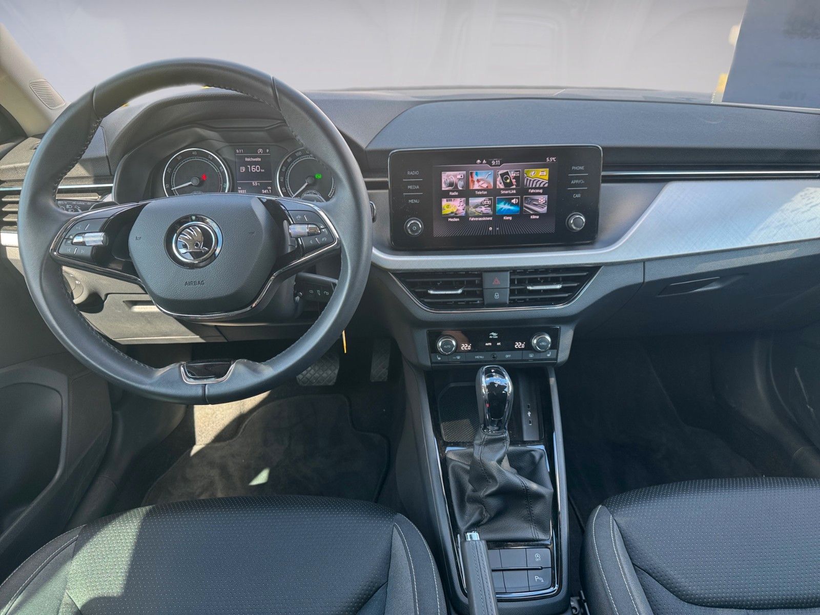 Fahrzeugabbildung SKODA Kamiq Ambition Tour 1.5 TSI
