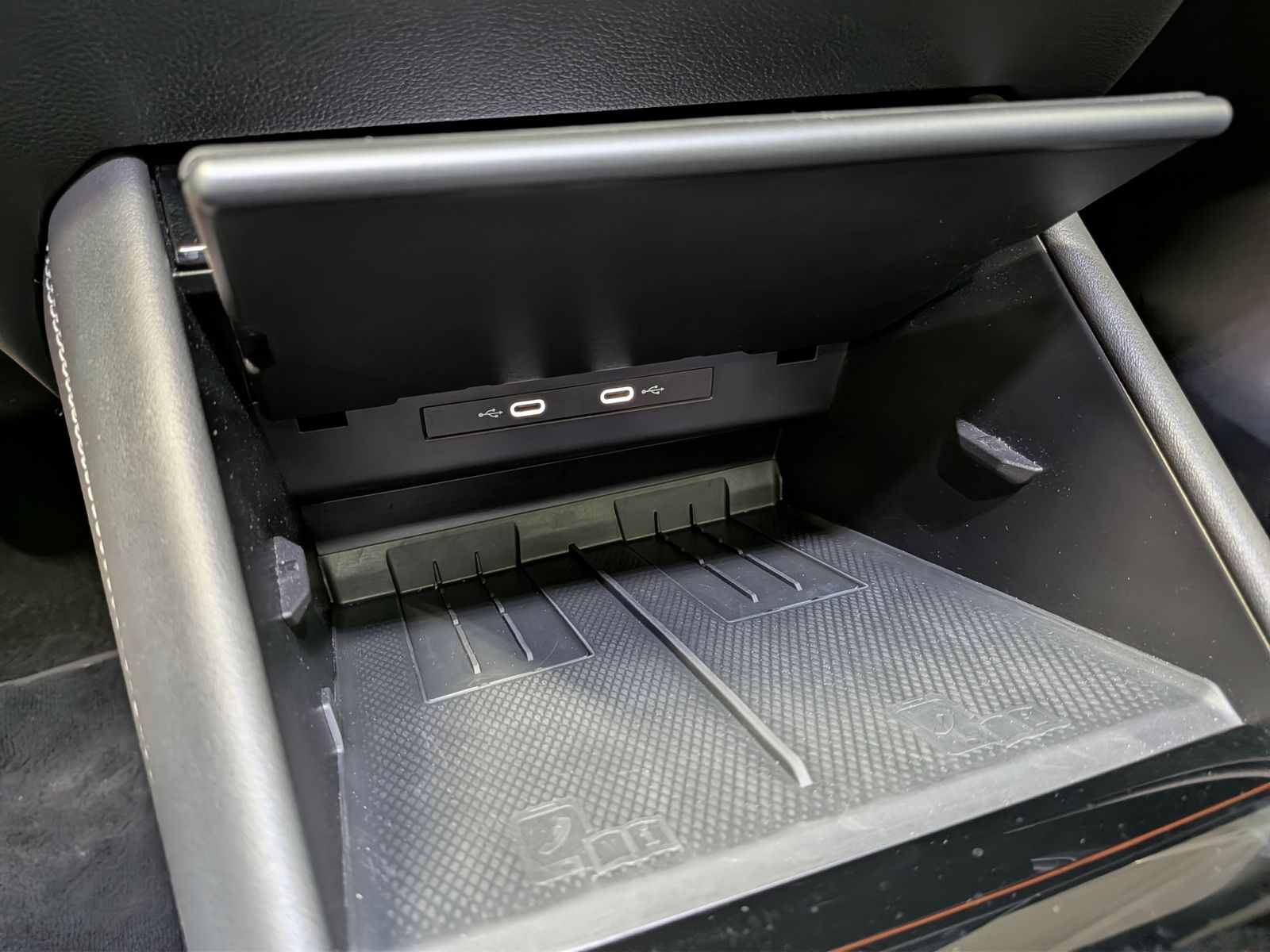 Fahrzeugabbildung Volkswagen Tayron 2.0TDI 4M R-Line Launch Pano Black AHK 20