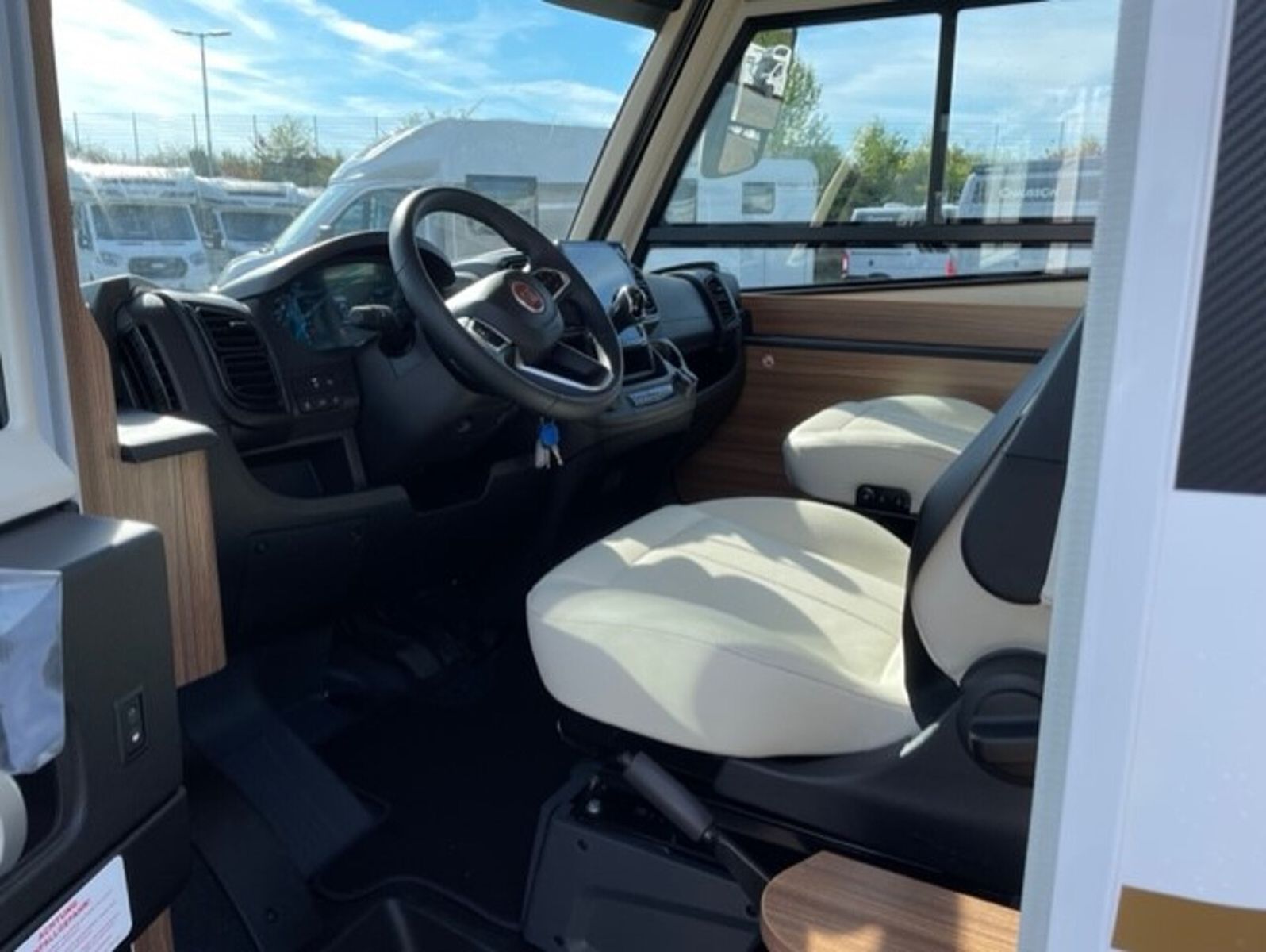 Fahrzeugabbildung Eura Mobil Integra 760 QF Automatik, Leder, LuminaryPlus