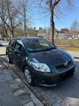 Toyota Auris 1.4 -