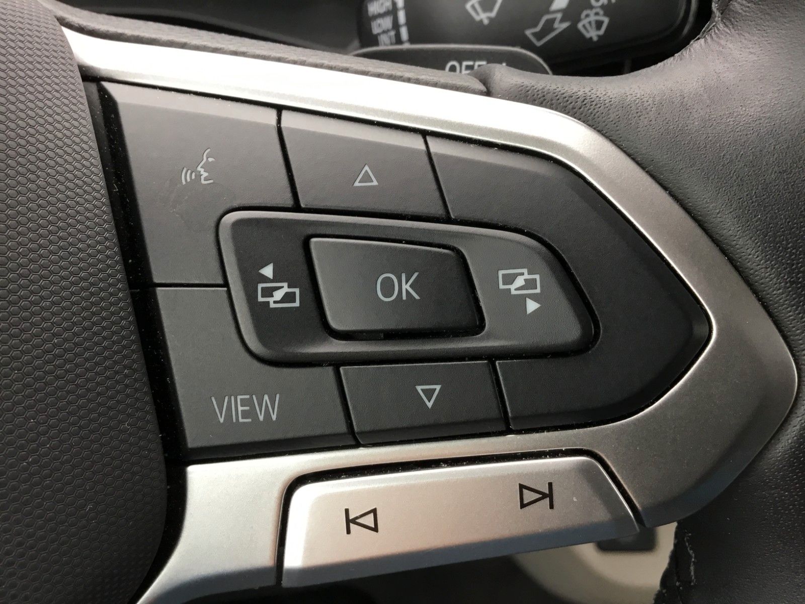 Fahrzeugabbildung Volkswagen T7 Multivan Life TDI DSG LÜ+AHK+ACC+LED+Leder