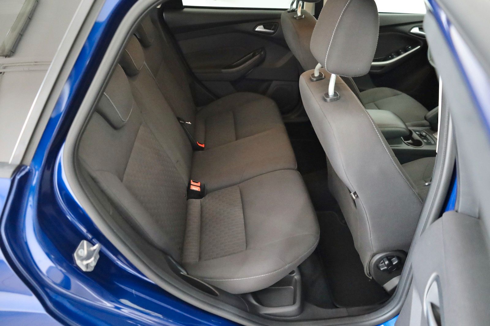 Fahrzeugabbildung Ford Focus Turnier Sync Edition Navi,SH,PDC,SR+WR