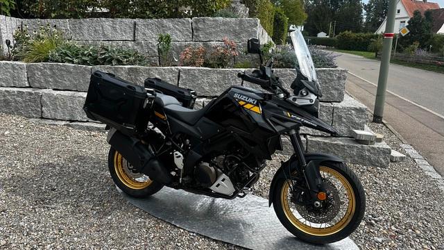 Suzuki DL 1050 DE V-STROM SCHECKHEFT! KOFFER!
