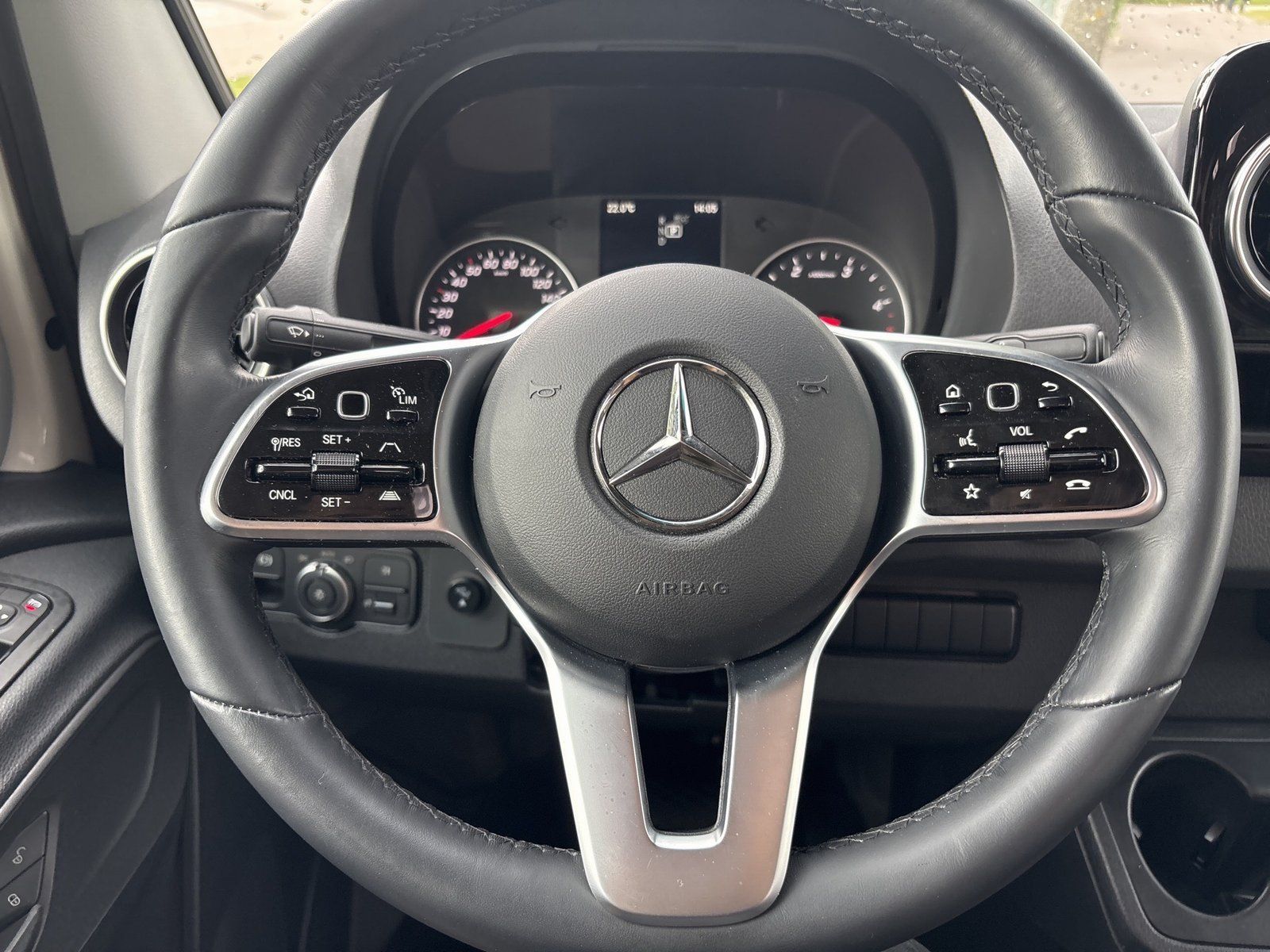 Fahrzeugabbildung Carthago C-Tourer T 143 LE Sprinter 417 CDI DISTRO LED TV