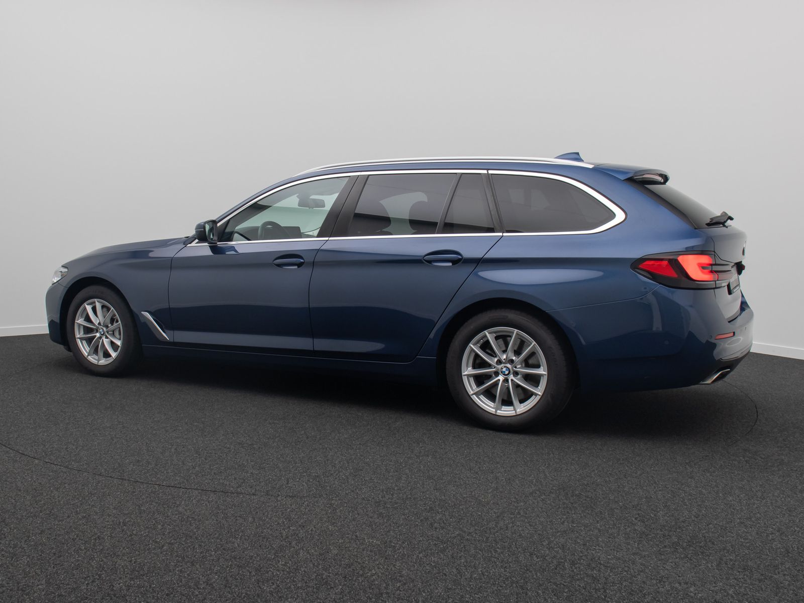 Fahrzeugabbildung BMW 530d Sport Komfort DAB Kamera 4xKlima Alarm