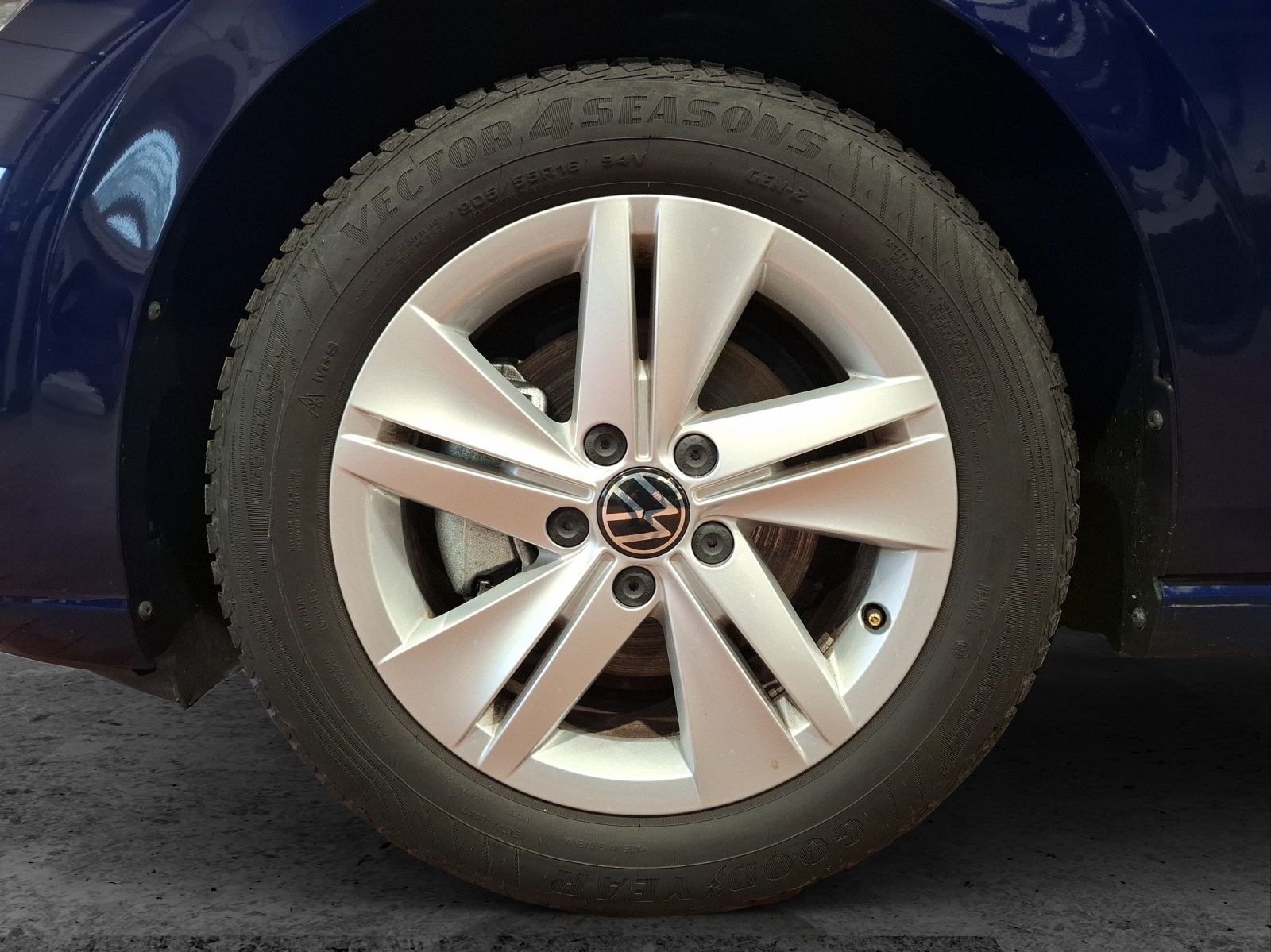 Fahrzeugabbildung Volkswagen Golf VIII Variant eTSI Life DSG LEDplus Navi AID