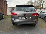 Volkswagen Touareg 3.0 V6 TDI BMT R-Line tadellos Zustand - graue Volkswagen Touareg
