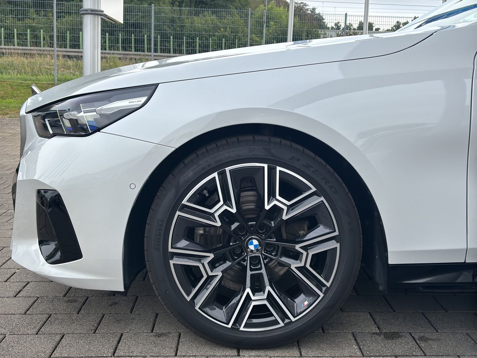 BMW 520i M Sport Standheizung Sitzklima ACC 360° H&K foto 3