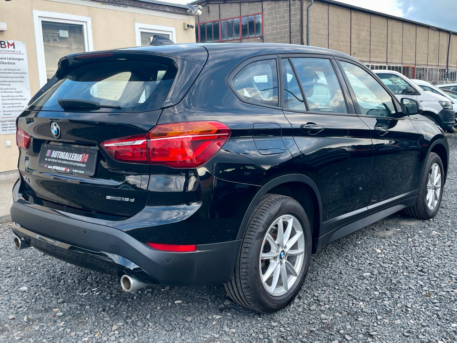 Fahrzeugabbildung BMW X1 sDrive18d Advantage Aut. Navi Parkassistent