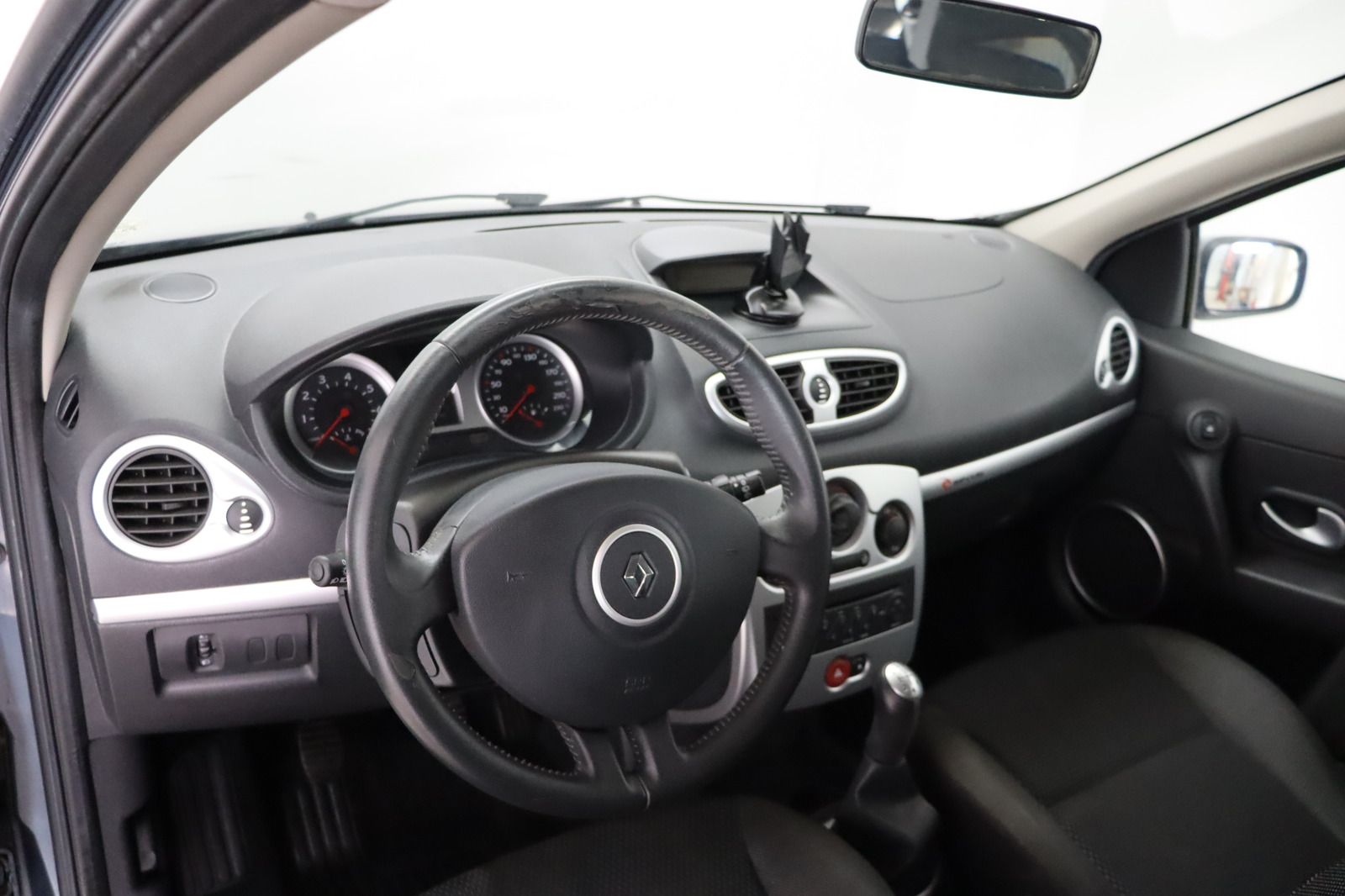 Fahrzeugabbildung Renault Clio Grandtour by Rip Curl 1.2 16V TCE