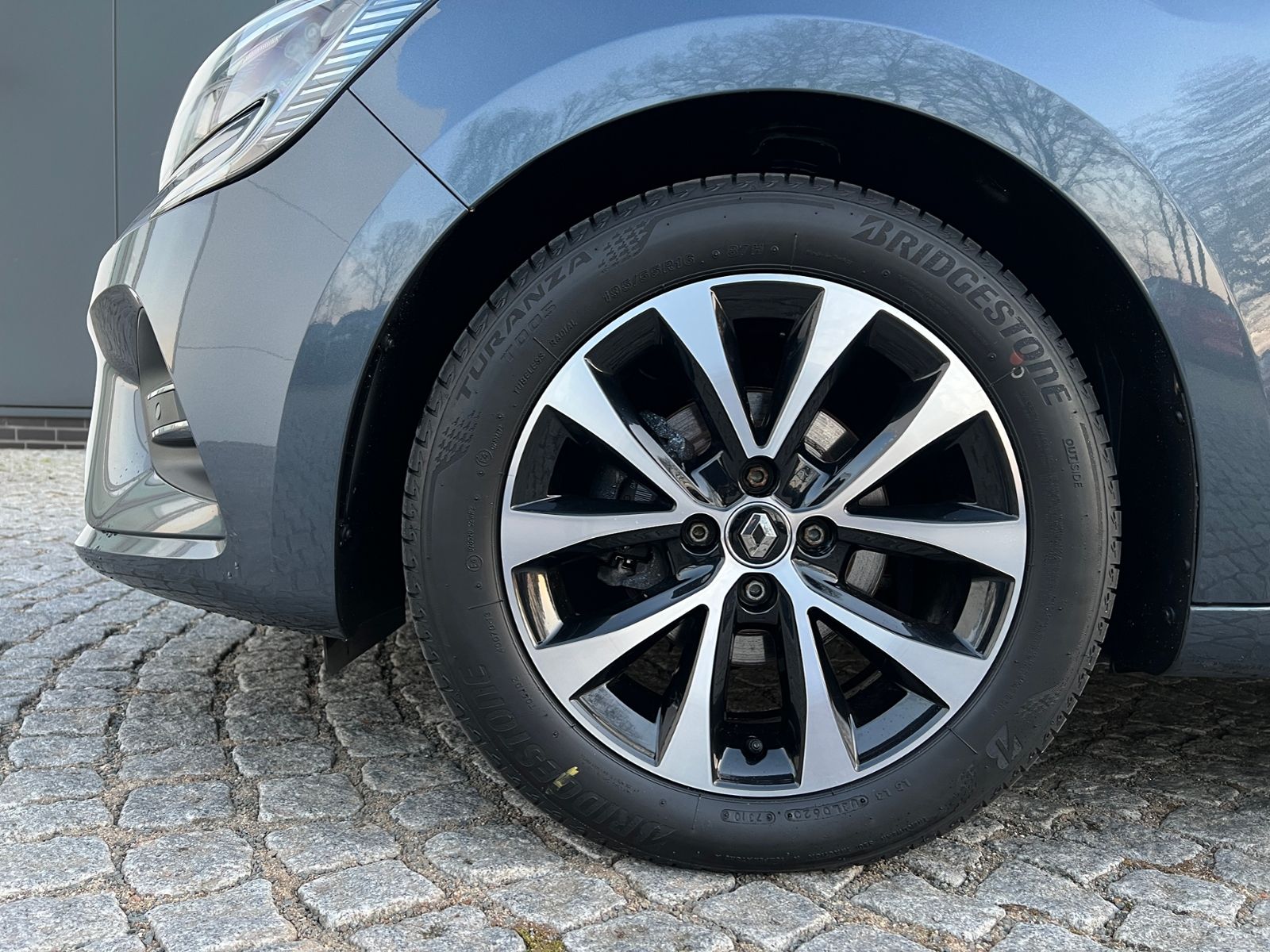 Fahrzeugabbildung Renault Clio V 1.0 TCe 100 Intens