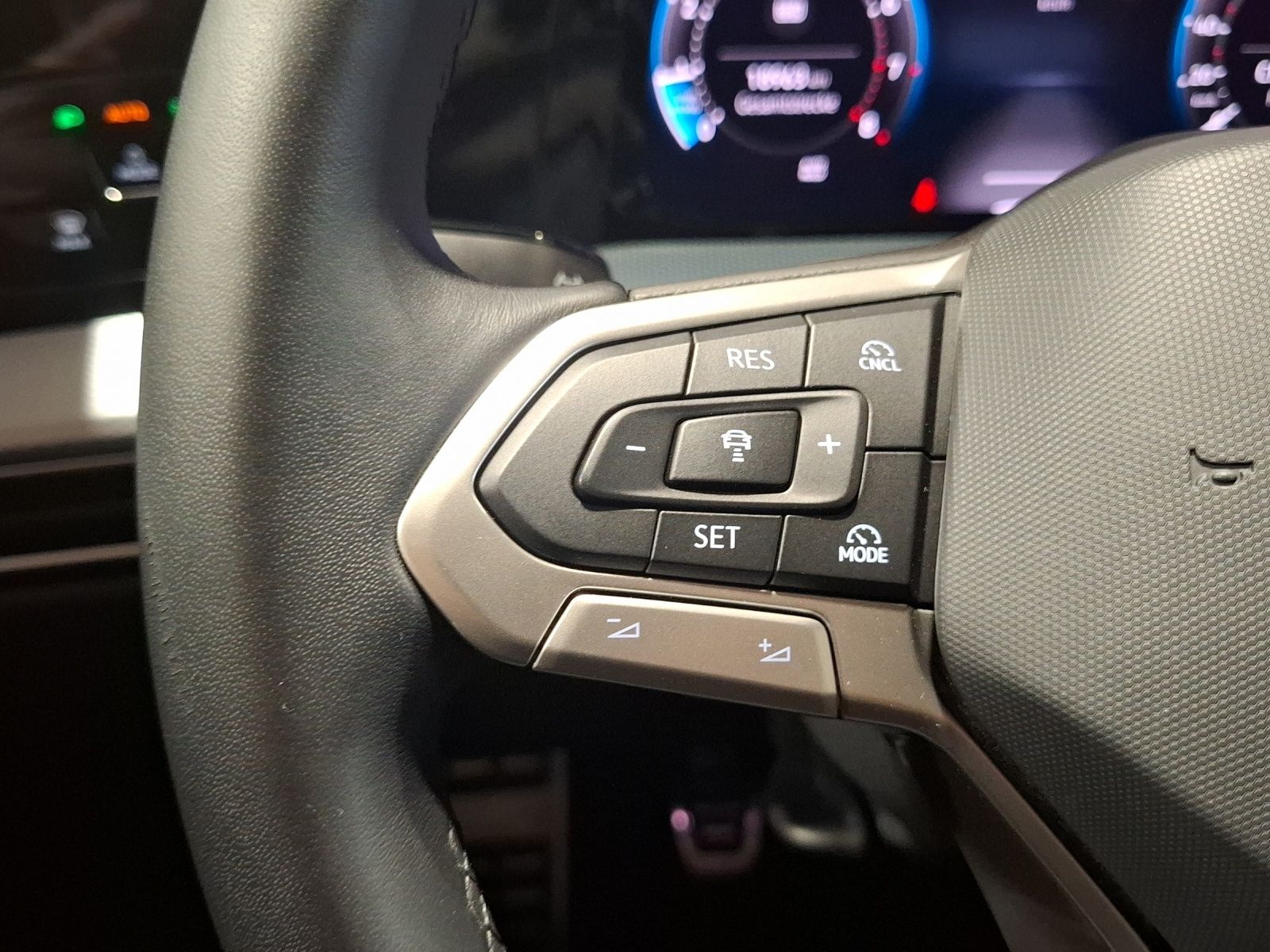 Fahrzeugabbildung Volkswagen Golf VIII TSI Goal Standhzg LED CarPlay AID ACC