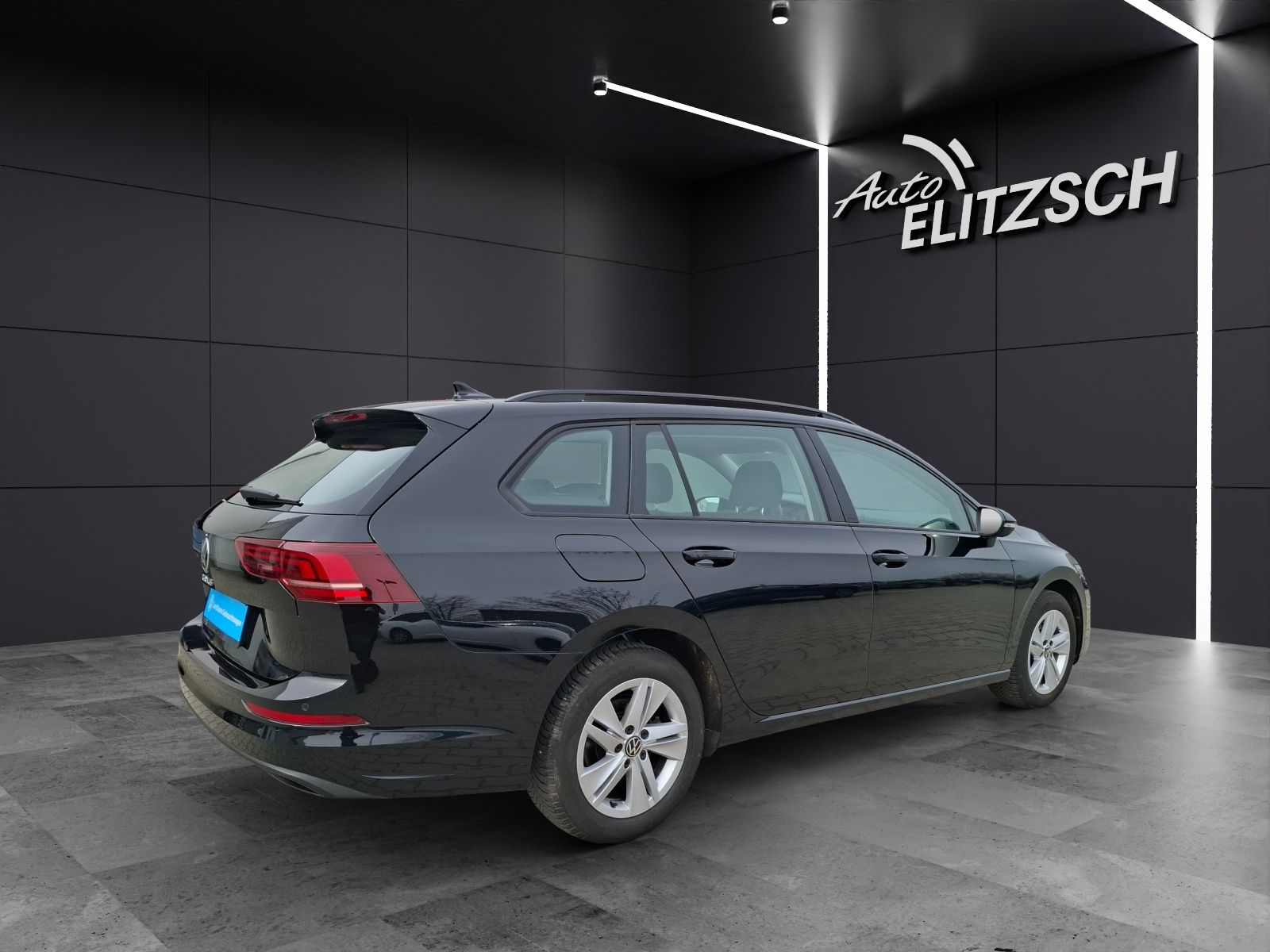 Fahrzeugabbildung Volkswagen Golf VIII Variant TSI Life Standhzg. LED Navi AI