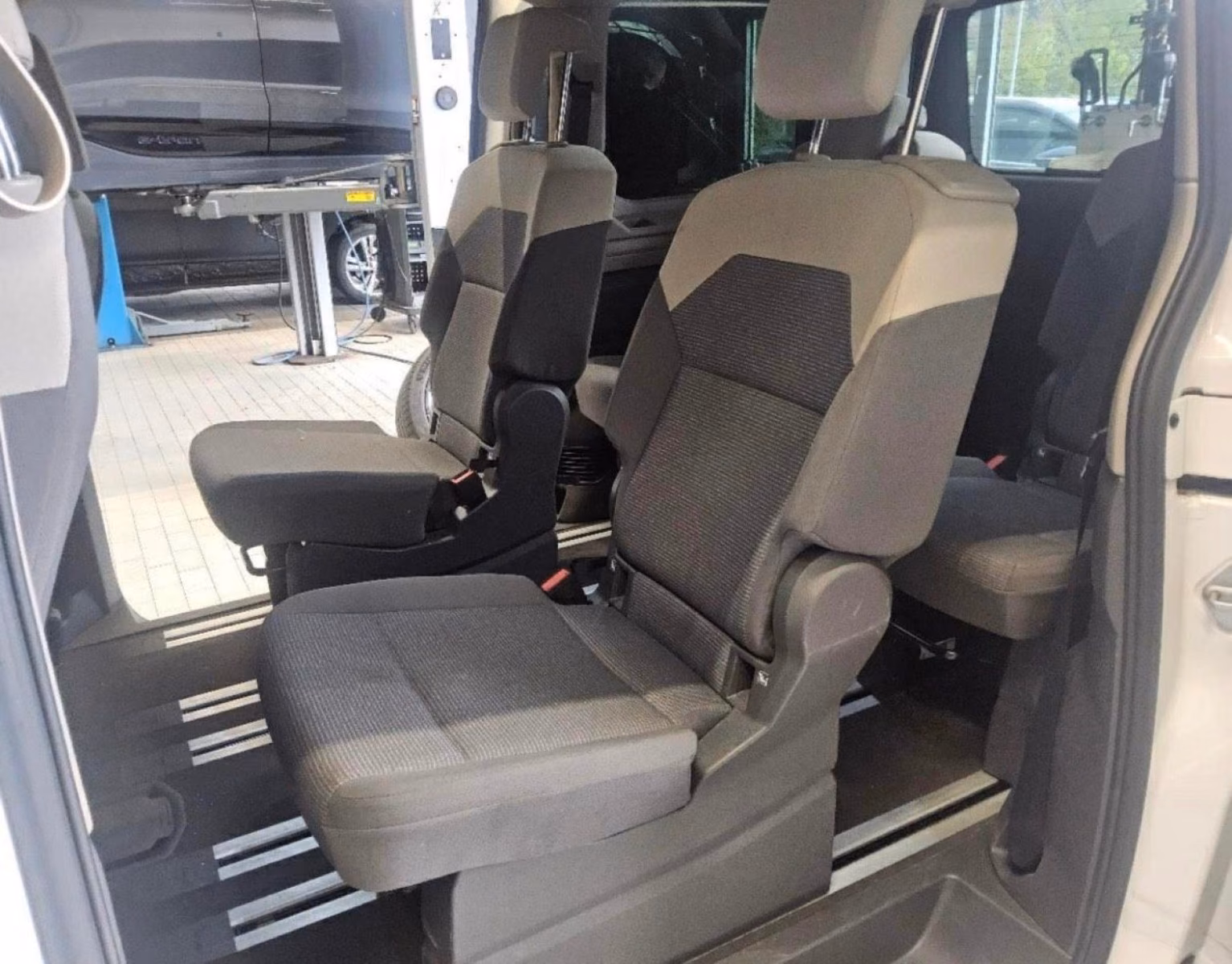 Volkswagen T7 Multivan 2.0 TSI - MATRIX / HEAD-UP / AHK