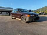 BMW E36 318i Limousine - BMW 318 aus 1992: 318i E36