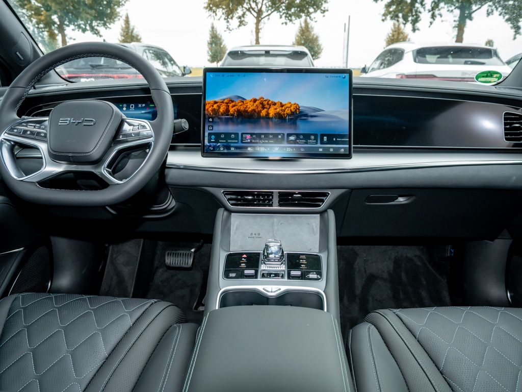 BYD SEALION 7