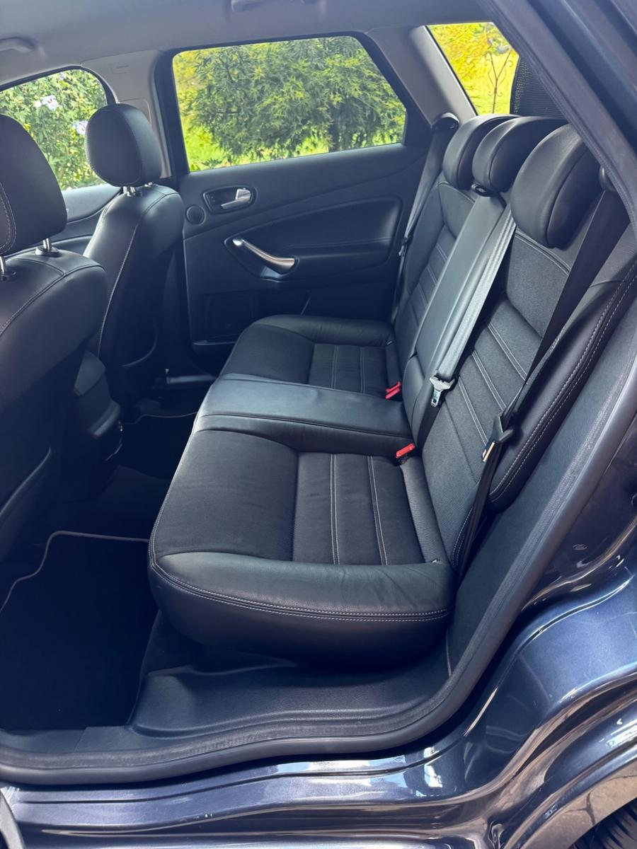 Ford Mondeo 2010 — photo 17