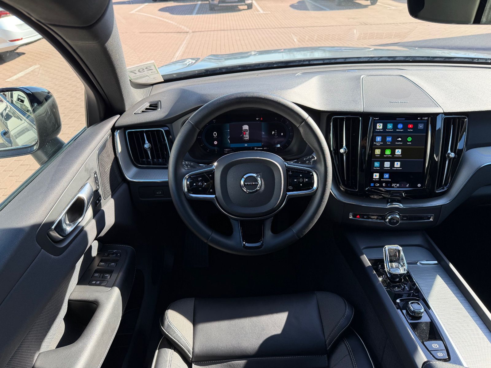 Fahrzeugabbildung Volvo XC60 B4 B Plus Dark*H&K*360°*PANO*AHK*STHZG*