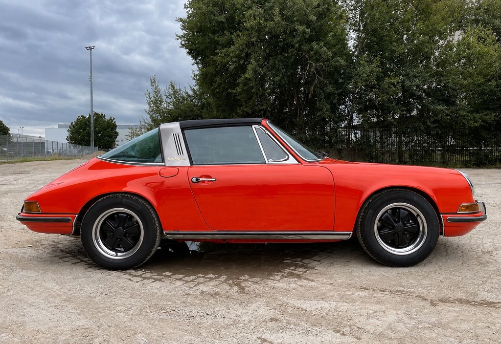 PORSCHE 911 T Targa 2,4l Ölklappe, restauriert, Matching PORSCHE 911 T Targa 2,4l Ölklappe, restauriert, Matching