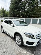 Mercedes-Benz GLA 200 AMG line - Mercedes-Benz GLA-Klasse Gebrauchtwagen in Bremen