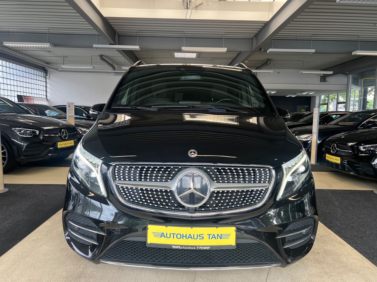 Fahrzeugabbildung Mercedes-Benz V 250 d EDITION AMG LINE kompakt *7.SITZER*