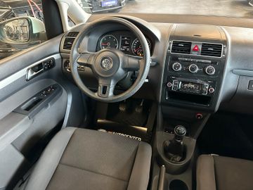 MYAUTOCENTER – Gebraucht- und Jahreswagen mit Werkstattservice in Pfaffenhofen Volkswagen Touran *7-SITZER*TÜV 827*2-ZONEN*PDC*DACHRELING