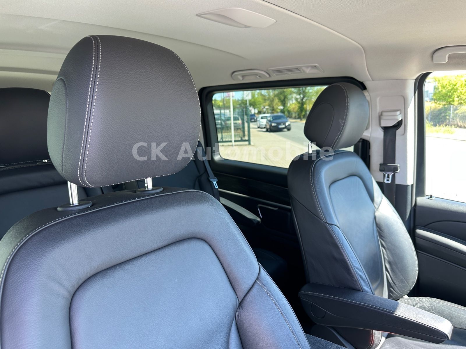 Fahrzeugabbildung Mercedes-Benz V250d AVANTGARDE EDITION 4MATIC lang/7 Sitze