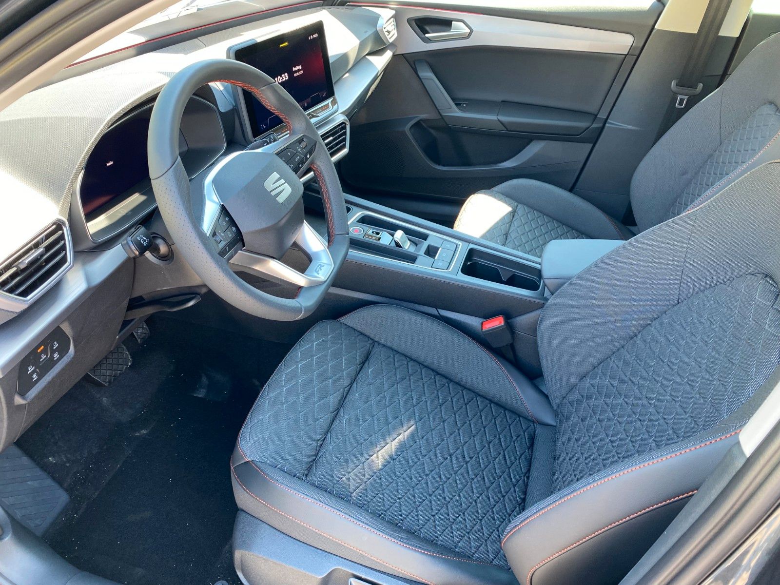 Fahrzeugabbildung SEAT Leon Sportstourer 1.5 eTSI FR *DSG *AHZV