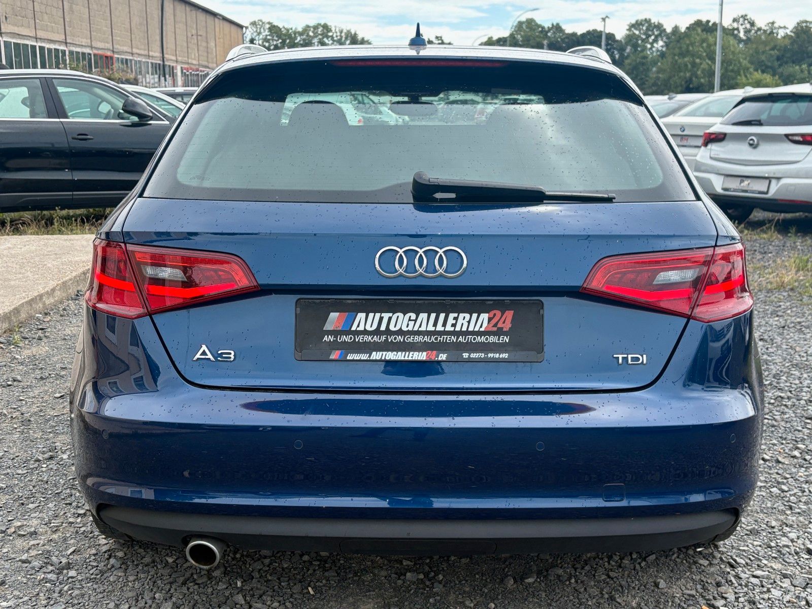 Fahrzeugabbildung Audi A3 1.6 TDI SPBK S LINE Navi Leder LED SPORTFWK