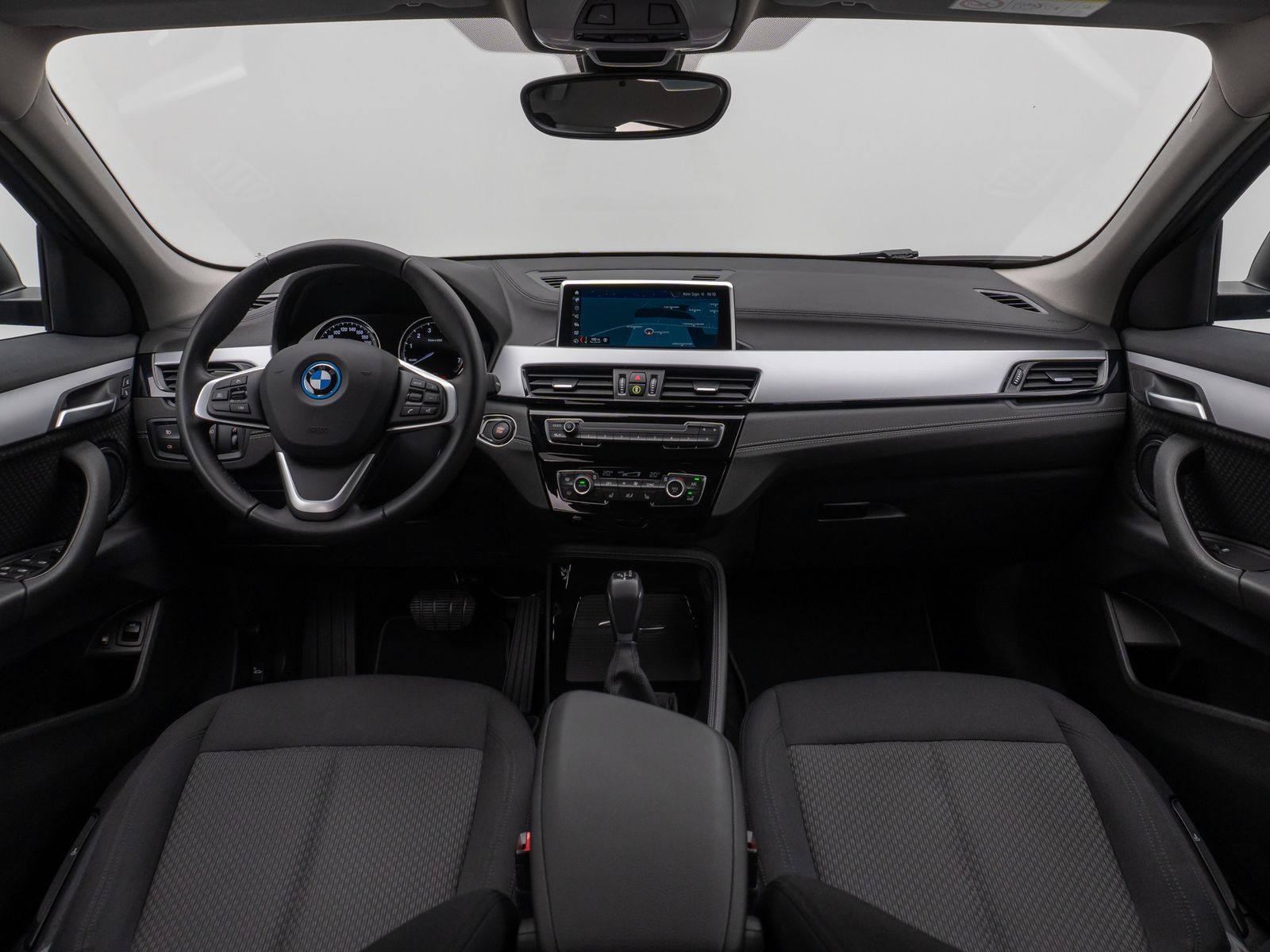 Fahrzeugabbildung BMW X2 xD25e Kamera DAB Lordos Geschwindigkeitsreg