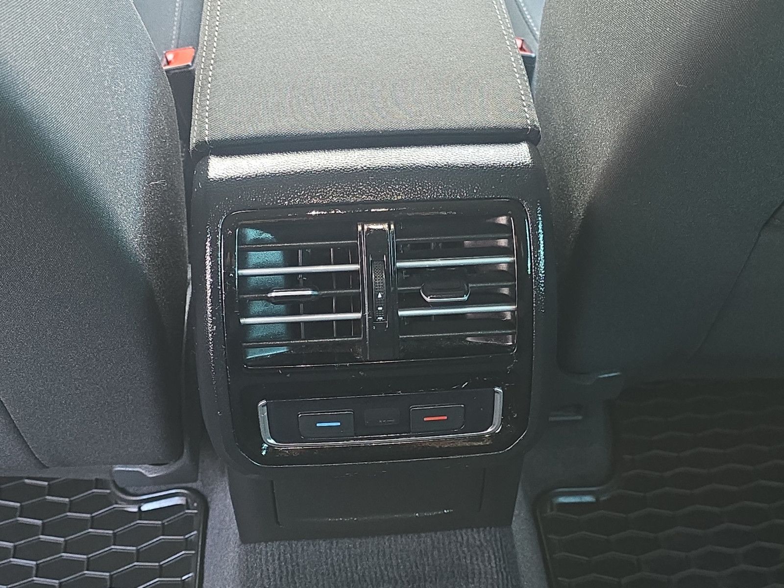 Fahrzeugabbildung Volkswagen Passat Variant Comfortline BMT/Start-Stopp AHK