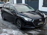Hyundai i40 1.7 CRDi 1.HAND / LED / PDC / SHZ / NAVI - Hyundai i40 mit Diesel-Antrieb: Kombi, 1.7