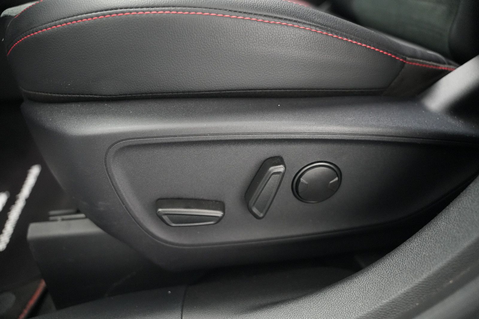 Fahrzeugabbildung Ford Kuga *ST-Line X*Panorama*HUD*Kamera*PlugInHybrid