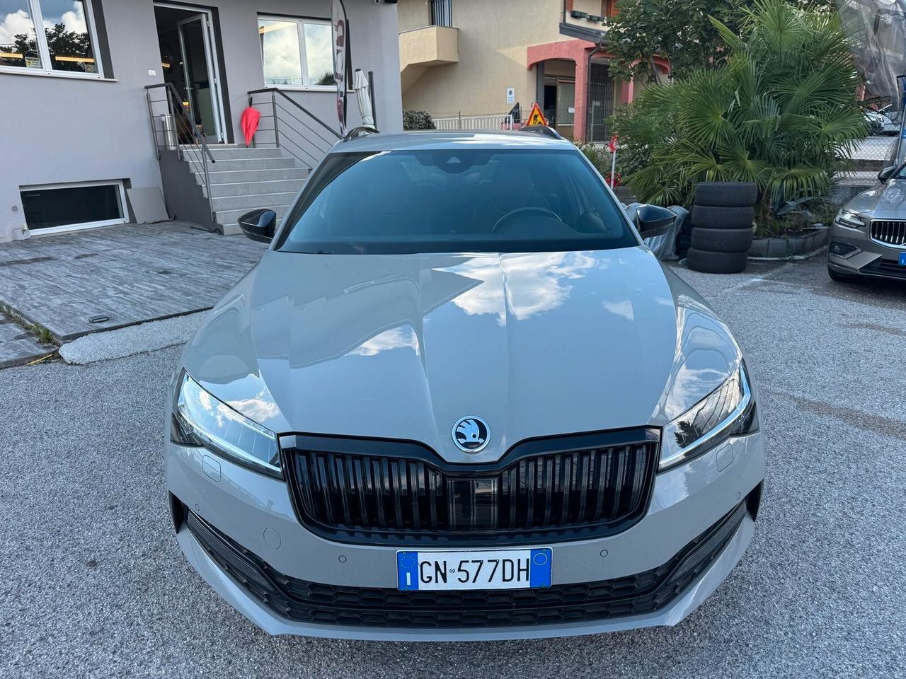 Skoda Superb 2.0 TDI EVO 200 CV SCR DSG Wagon 4x imagem 2