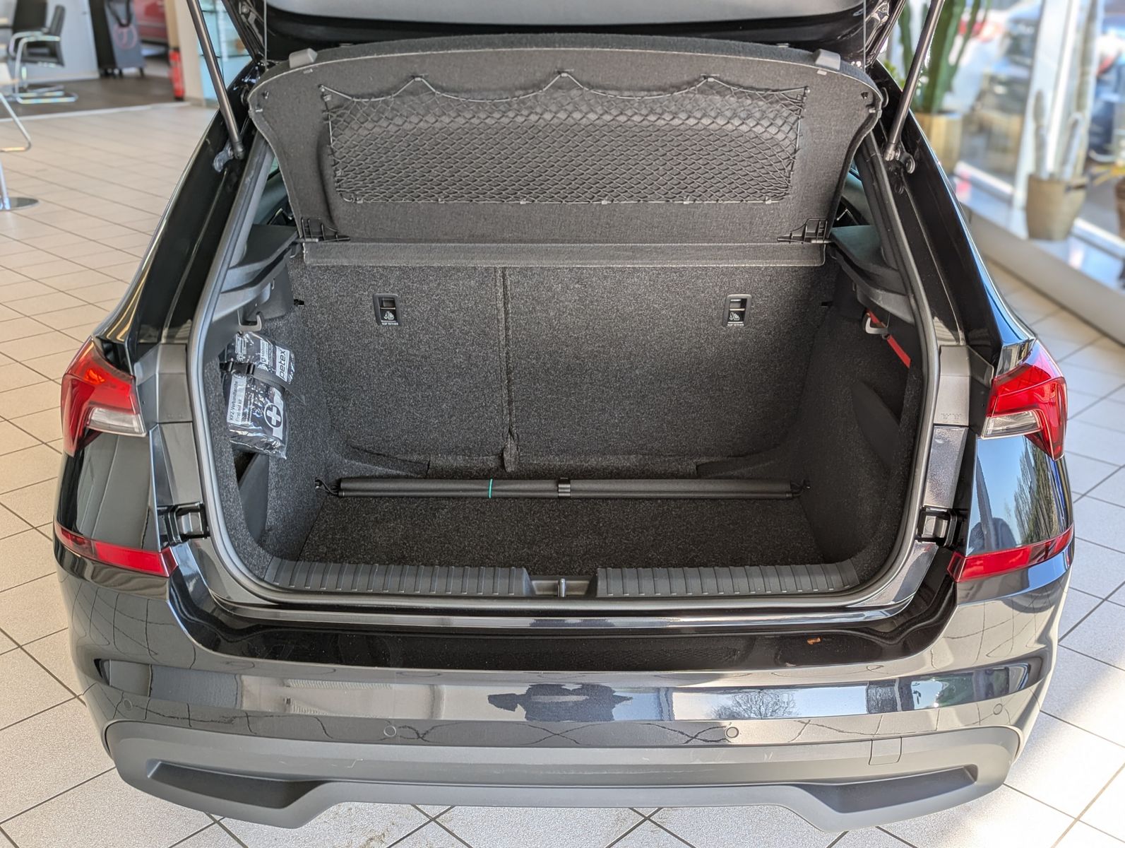 Fahrzeugabbildung SKODA Kamiq 1.0 TSI DSG Tour Cam Pano ACC SMART-LINK