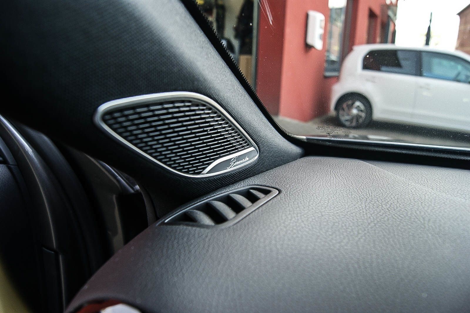 Fahrzeugabbildung Mercedes-Benz A 250e Lim Edition 19 BURMESTER GARAGENTORÖFFNER