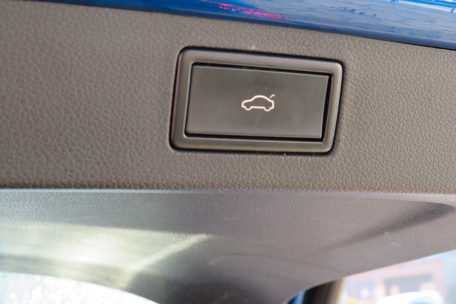 Fahrzeugabbildung SKODA Kamiq Ambition DSG LED AHK GRA PDC SITZH.