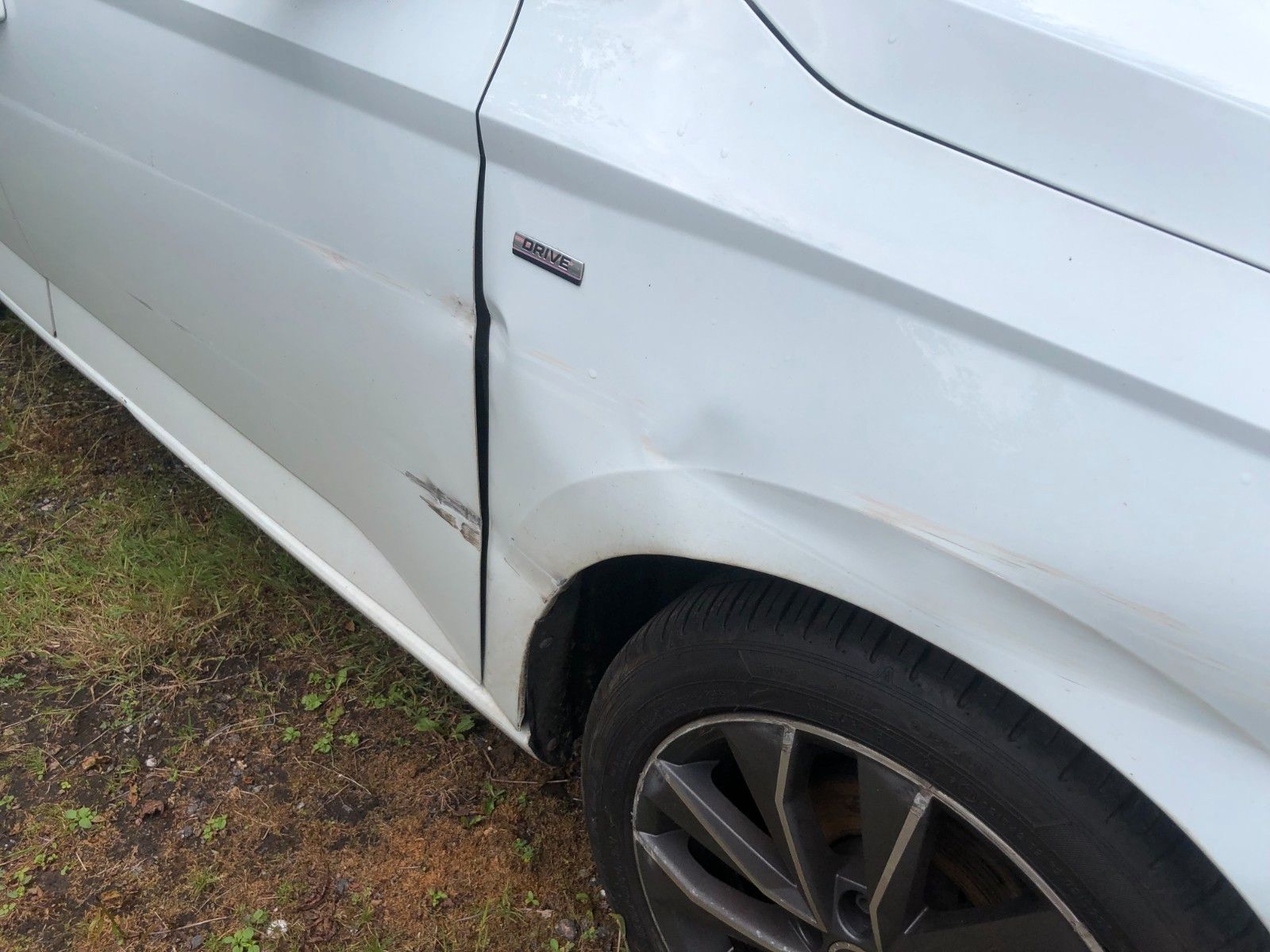 Fahrzeugabbildung SKODA Fabia Combi Drive leichter Seitenschaden