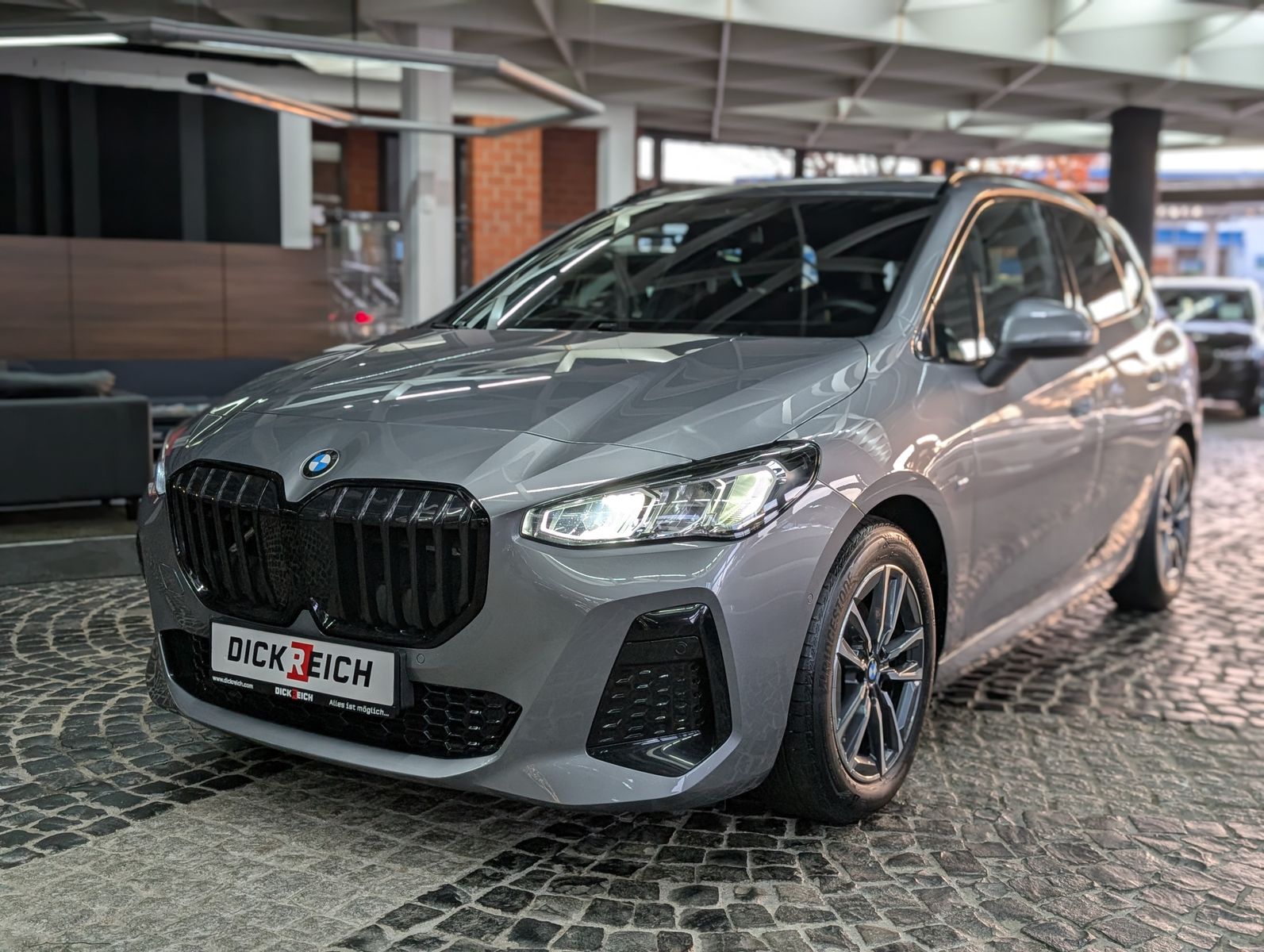 Fahrzeugabbildung BMW 218 Active Tourer  M Sport SHADOW PANO AHK LEDER