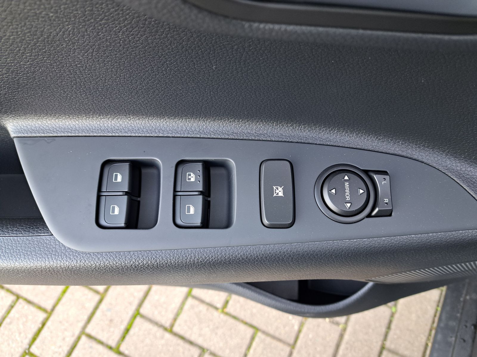 Fahrzeugabbildung Kia Stonic 1.0 T-GDI AUTOMATIK LED NAVI WINTERPAKET