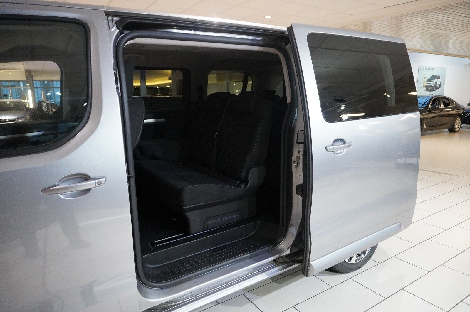 Fahrzeugabbildung Opel Zafira Life 2.0D "M" EDITION 8-SITZ NAVI/HUD/DAB